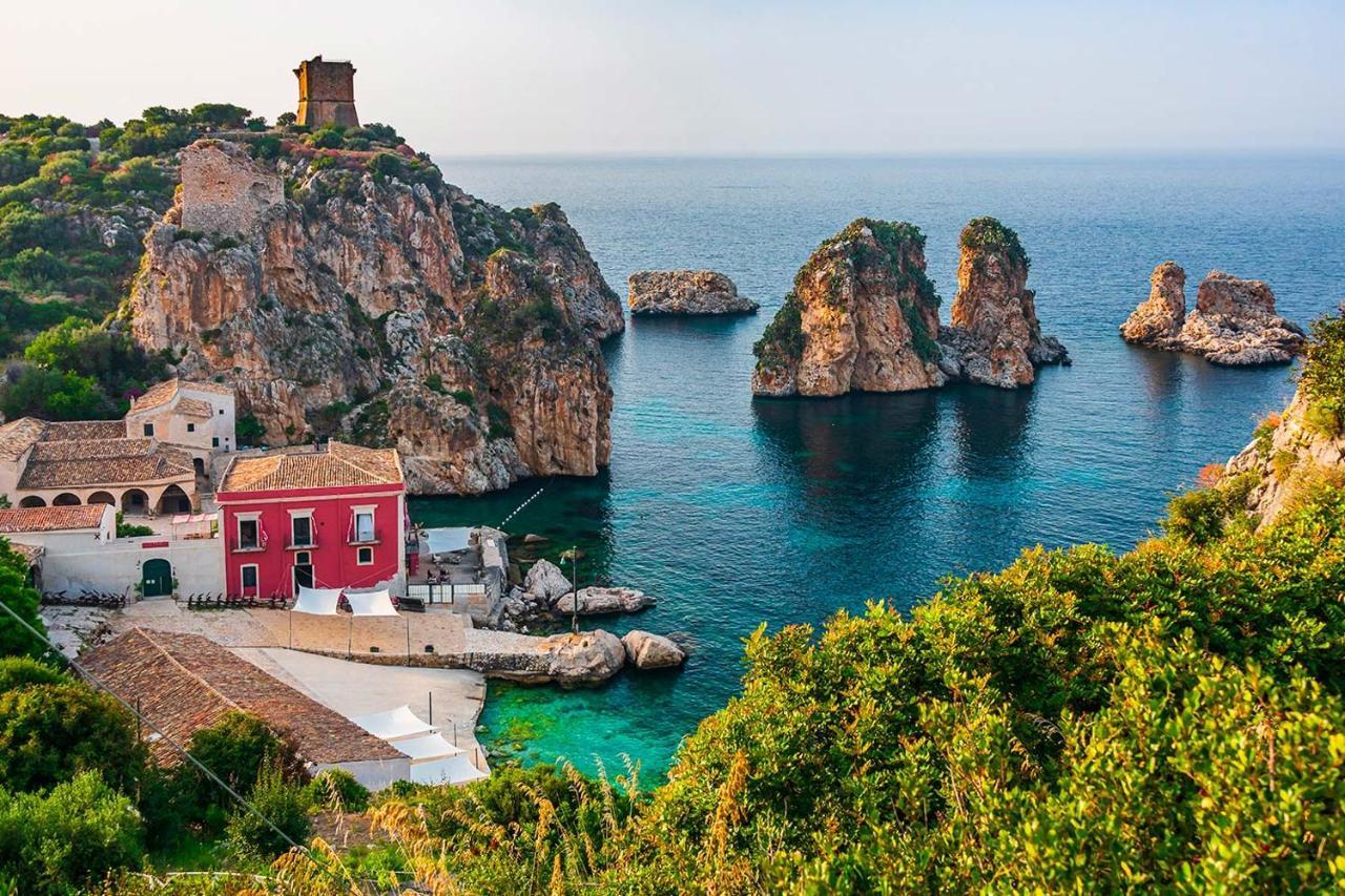Sole, mare e trallallà Rilievo Exterior foto