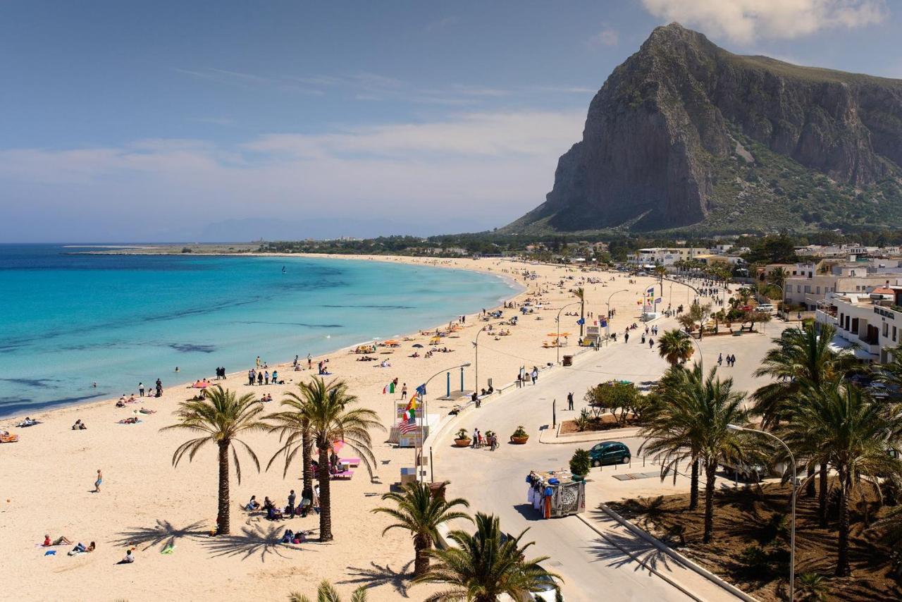 Sole, mare e trallallà Rilievo Exterior foto